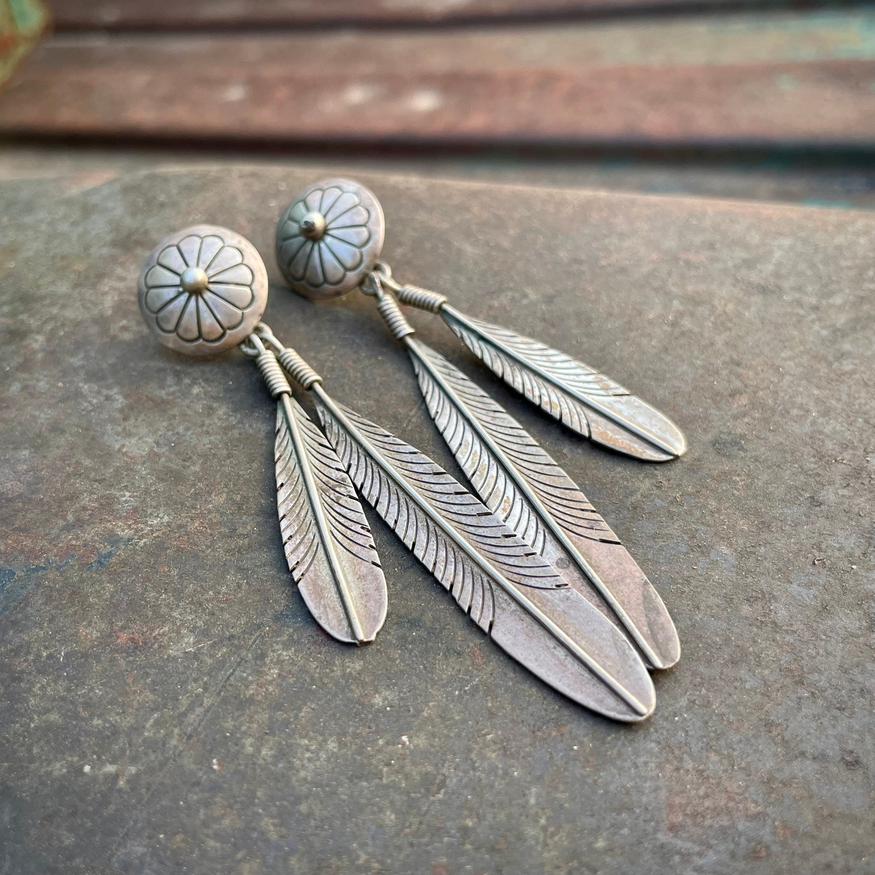 Dangling Feather Vintage Native American Navajo Onyx Sterling Silver Necklace Dangling Feather Vintage Native American Navajo Onyx Sterling Silver Necklace