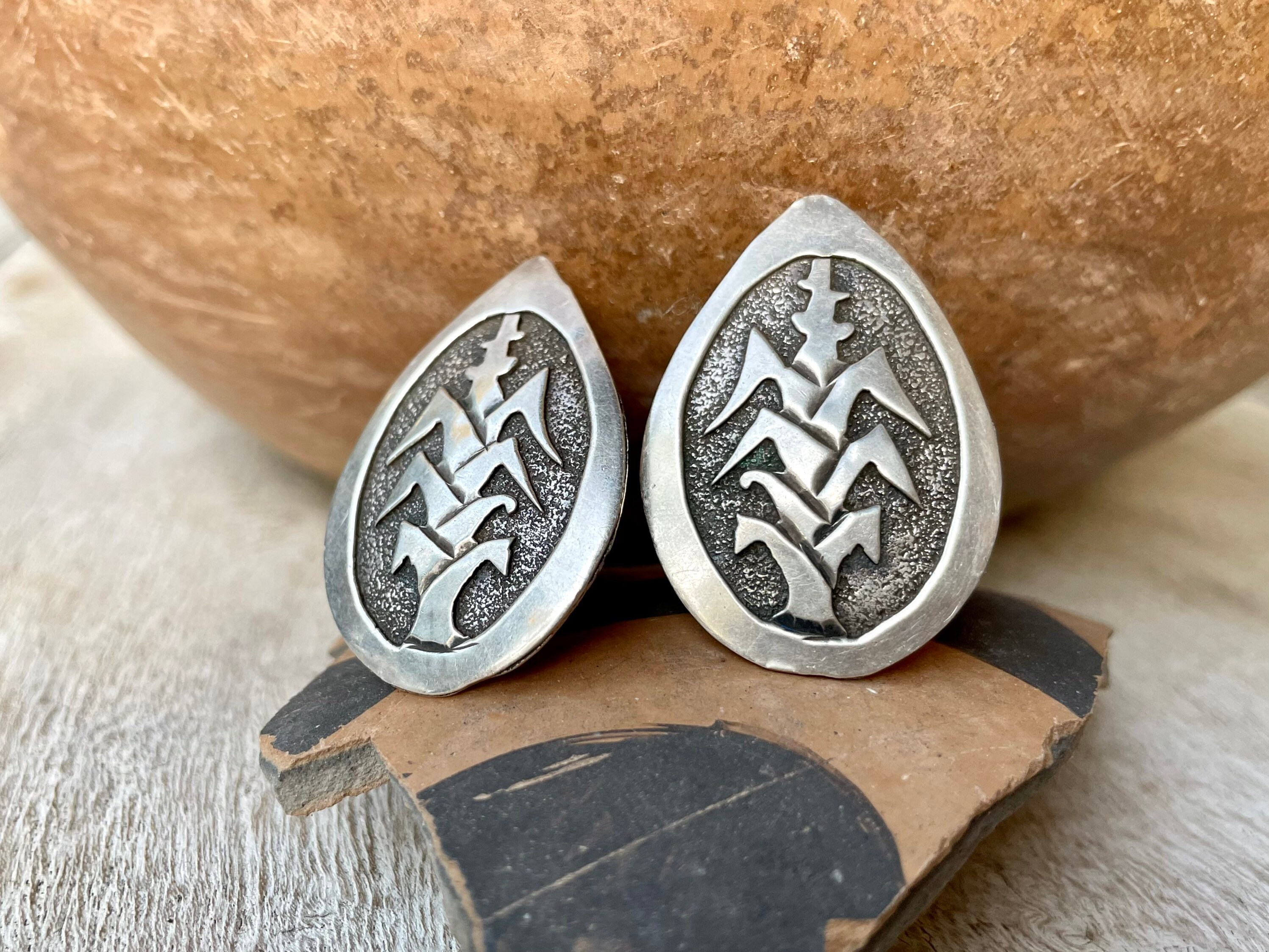 Striking Navajo/ Hopi Sterling Silver Native American Corn Plant Ring Striking Navajo/ Hopi Sterling Silver Native American Corn Plant Ring