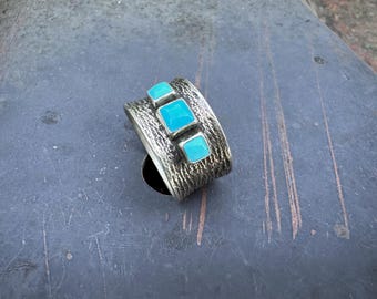 Vintage Textured Sterling Silver Band Three Turquoise Stones Approx Size 7.5