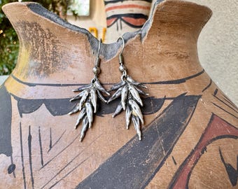 Small Vintage Cast Sterling Silver Chile Ristra Earrings, New México Jewelry Gift