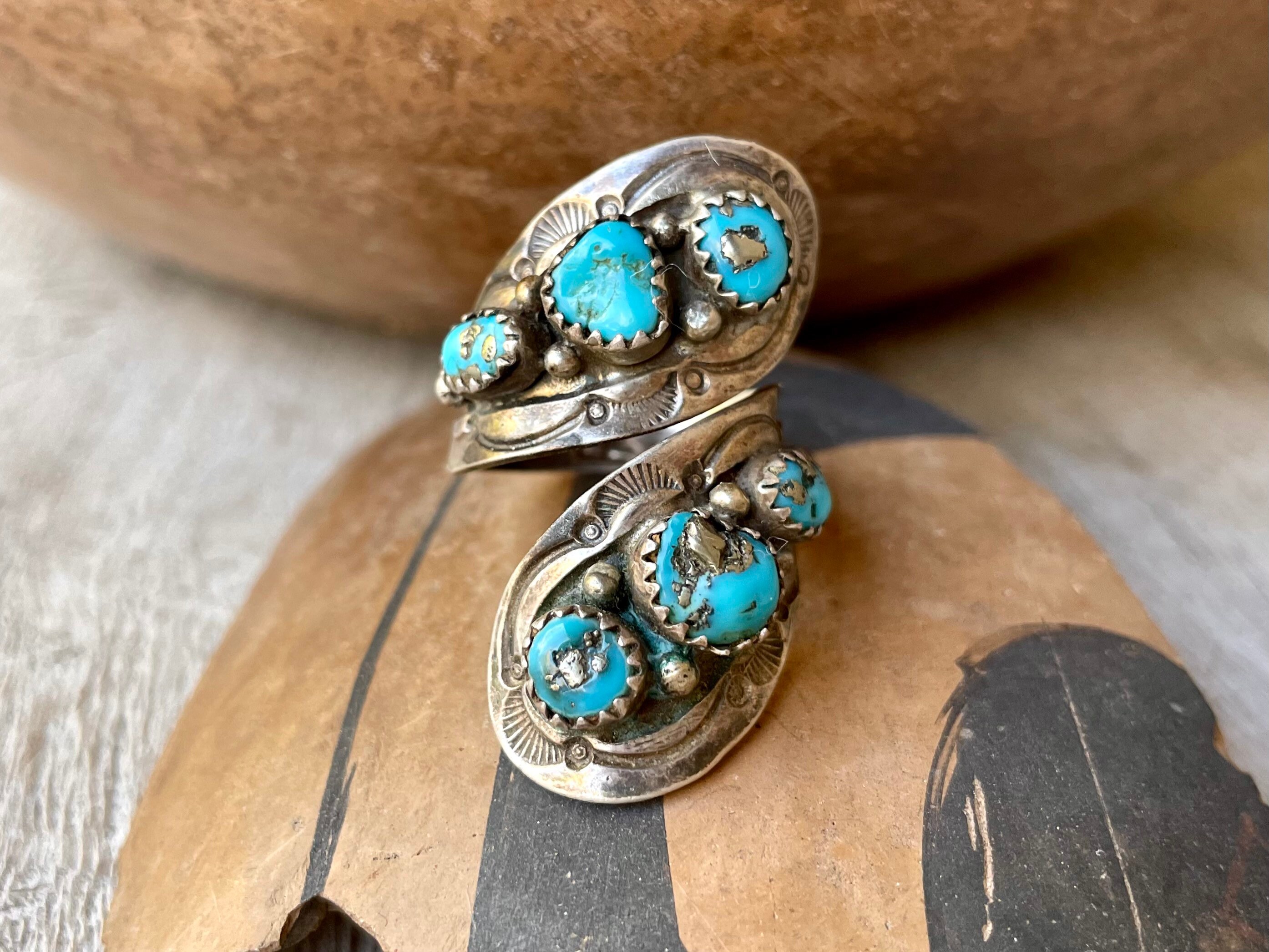 Amazing Hallamrk Vintage Native American Navajo Turquoise Sterling Silver Swirl Ring Amazing Hallamrk Vintage Native American Navajo Turquoise Sterling Silver Swirl Ring