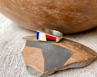 1980s Multi-Stone Red White Blue Inlay Ring Size 8.25, Narrow Modernist Horizontal Shape, Vintage Native American Indian Jewelry, Wife Gift