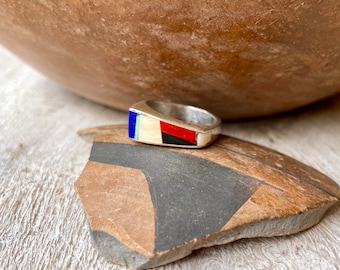 1980s Multi-Stone Red White Blue Inlay Ring Size 8.25, Narrow Modernist Horizontal Shape