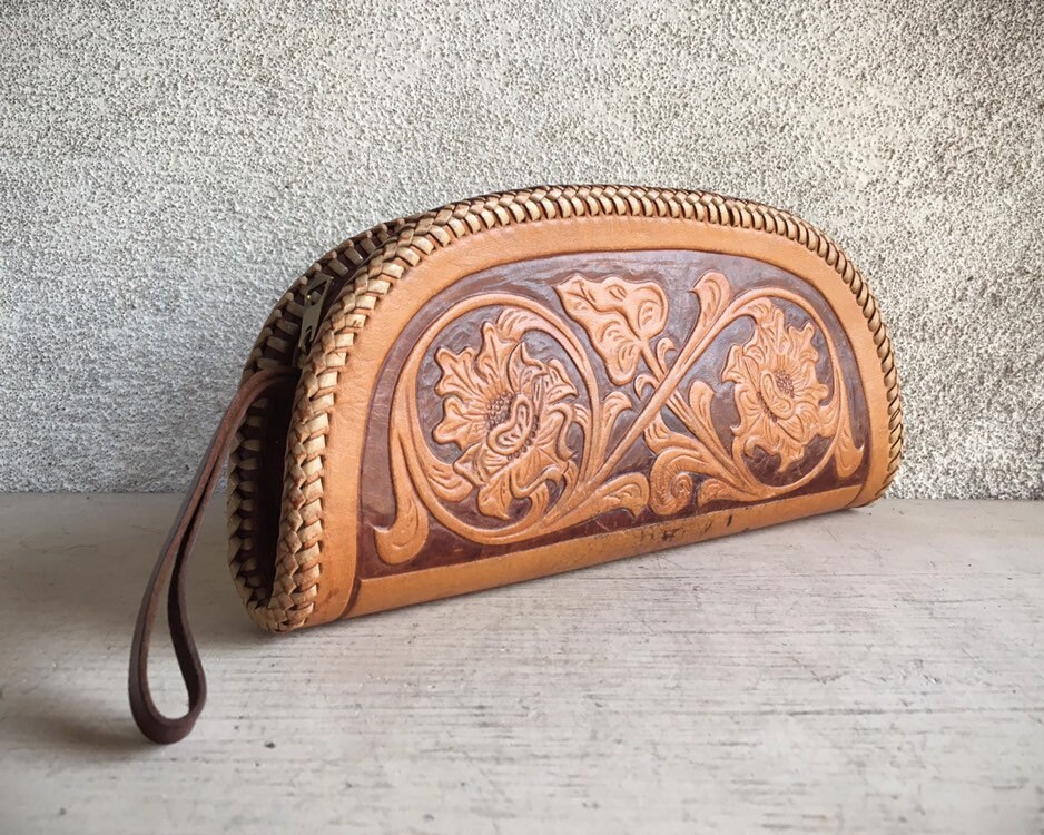 GRANDMOTHER'S VINTAGE COIN PURSE