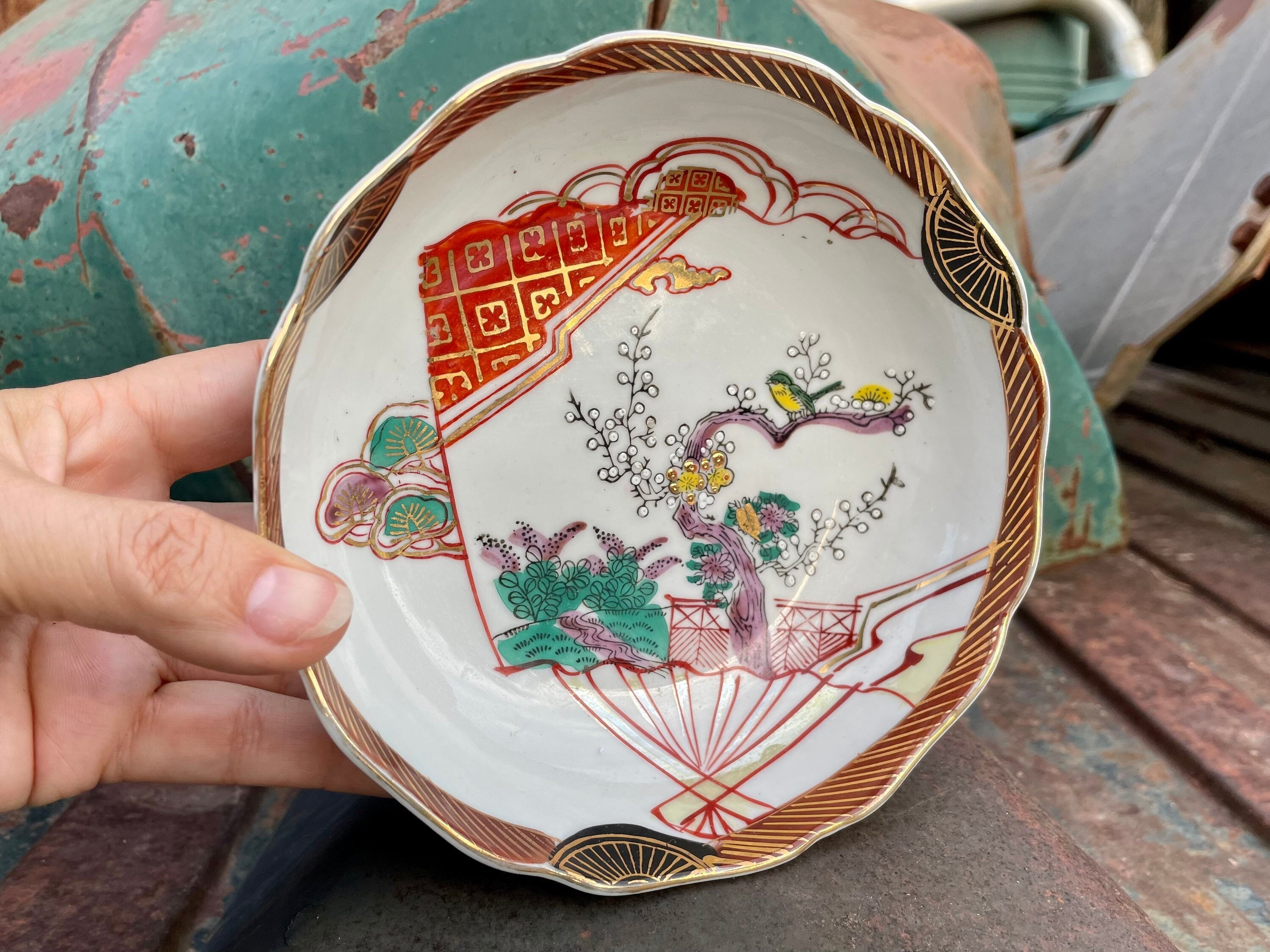 Small Antique Imari Bowl Japanese Porcelain Hand Painted w/ Gold Detail