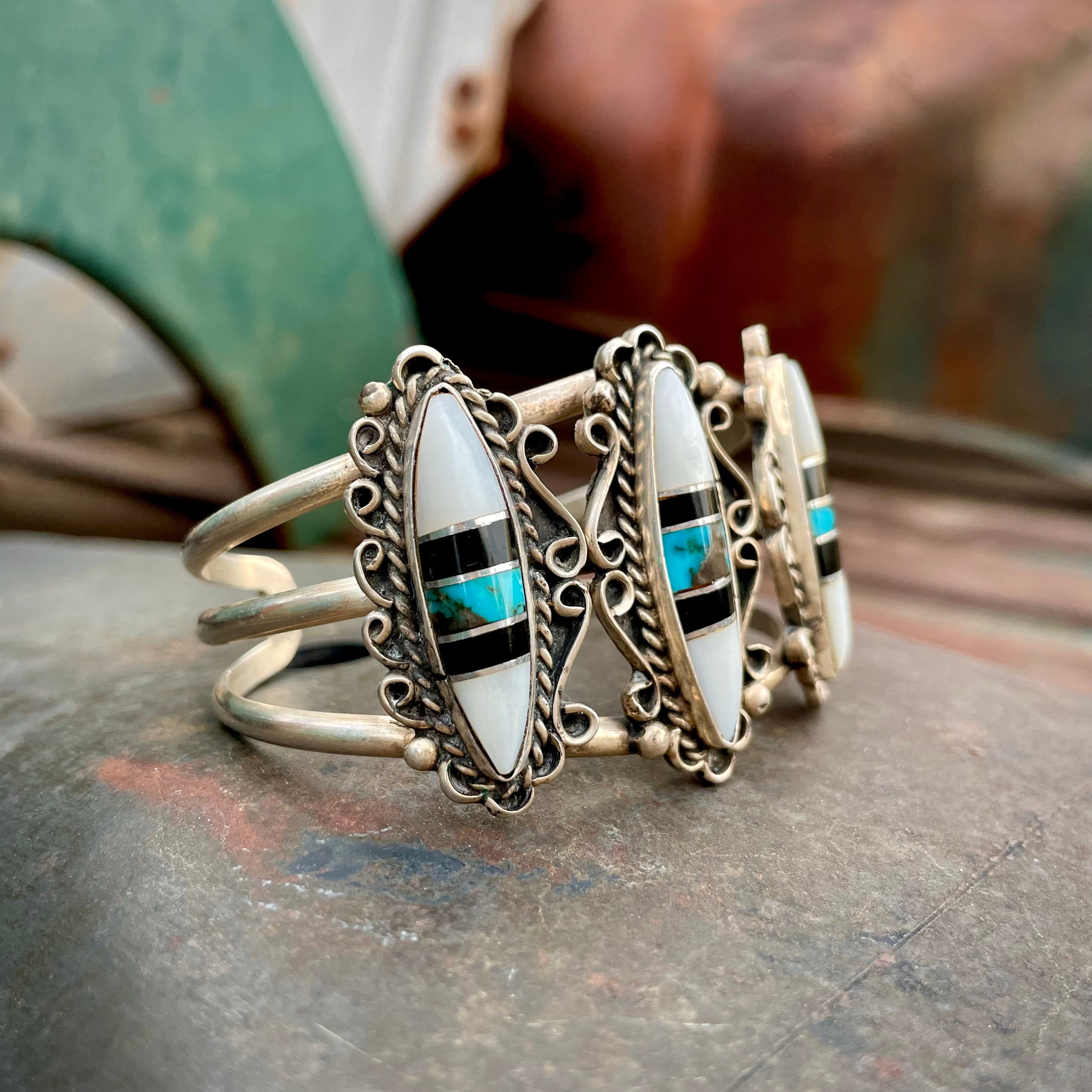 EARLIER AND MORE RARE VINTAGE ZUNI TURQUOISE PEARL SILVER BRACELET EARLIER AND MORE RARE VINTAGE ZUNI TURQUOISE PEARL SILVER BRACELET