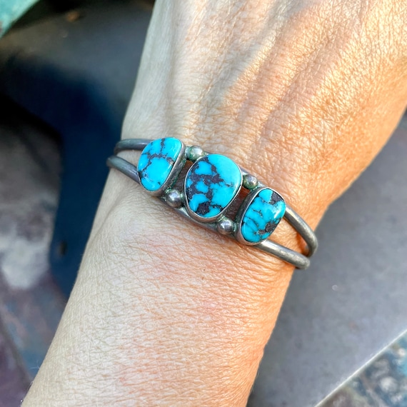 Quality Vintage Native American Navajo Bisbee Turquoise Sterling Silver Bracelet For Small Wrist Quality Vintage Native American Navajo Bisbee Turquoise Sterling Silver Bracelet For Small Wrist