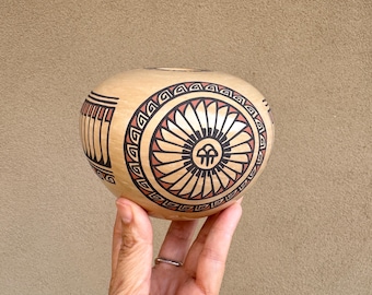 Vintage Santa Clara Pueblo Minnie Vigil Burnished Pot 5" x 3.5", Native American Arts