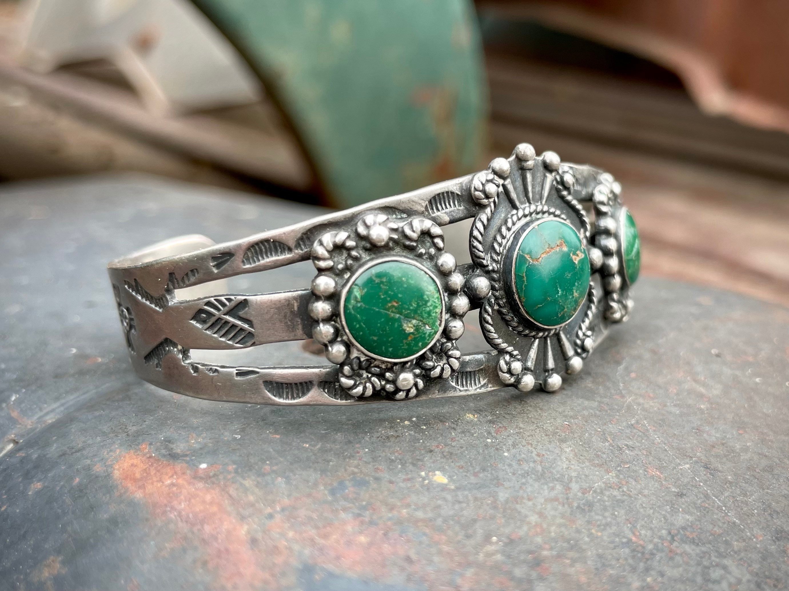 30g Fred Harvey Era Cerrillos Turquoise Bracelet (Cracked Stones), Vintage Native American Indian Jewelry Women, Old Pawn Cuff Southwestern 30g Fred Harvey Era Cerrillos Turquoise Bracelet (Cracked Stones), Vintage Native American Indian Jewelry Women, Old Pawn Cuff Southwestern