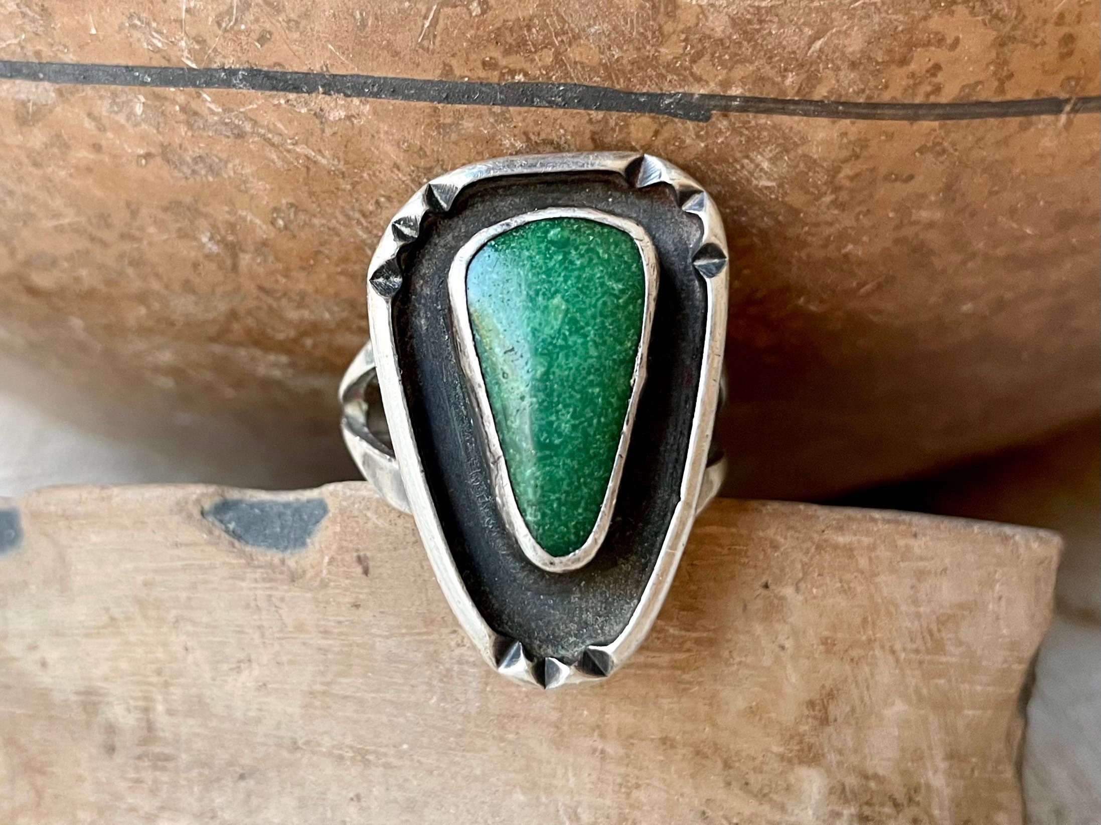 Striking Vintage Native American Navajo Cerrillos Turquoise Sterling Silver Bracelet Striking Vintage Native American Navajo Cerrillos Turquoise Sterling Silver Bracelet