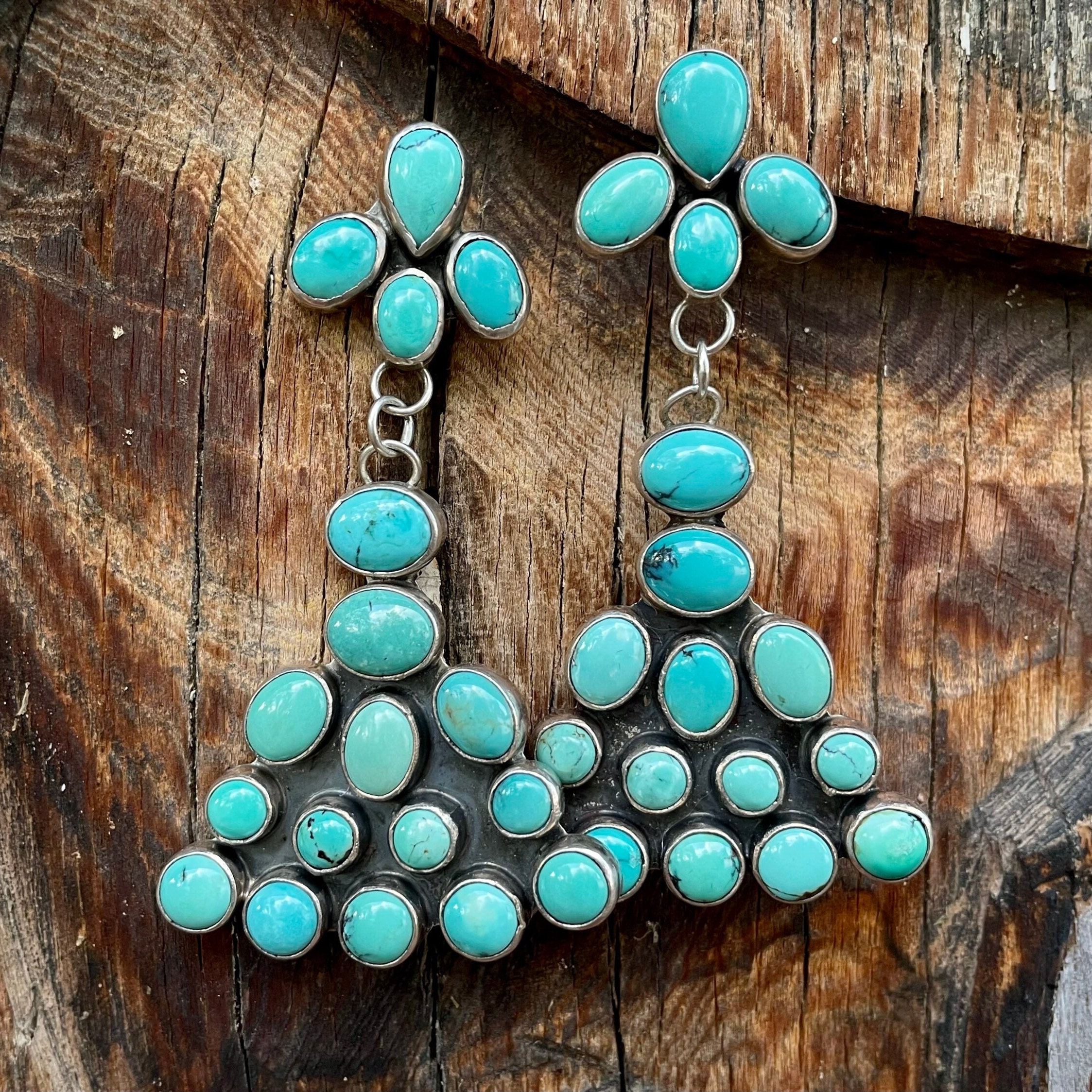Striking Authentic Vintage Native American Navajo Turquoise Necklace Striking Authentic Vintage Native American Navajo Turquoise Necklace