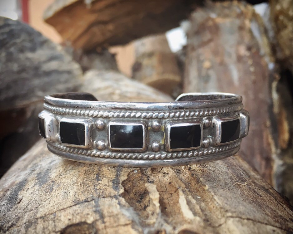 Superb Thick Sturdy Vintage Native American Navajo Sterling Silver Bracelet Superb Thick Sturdy Vintage Native American Navajo Sterling Silver Bracelet