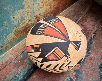 Small Pottery Seed Jar w/ Grasshopper Design Approx 3,75" Dia, Signed WB, Native American Arts