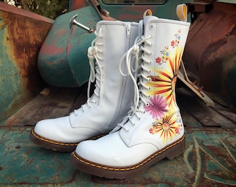 Rare White Dr Martens Boots 14-Eyelet White Pink Orange Floral Burst Design Size UK8 US10