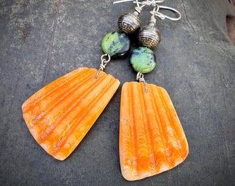 Spiny Oyster Shell Green Turquoise Bead Dangle Earrings, Vintage Southwestern Jewelry