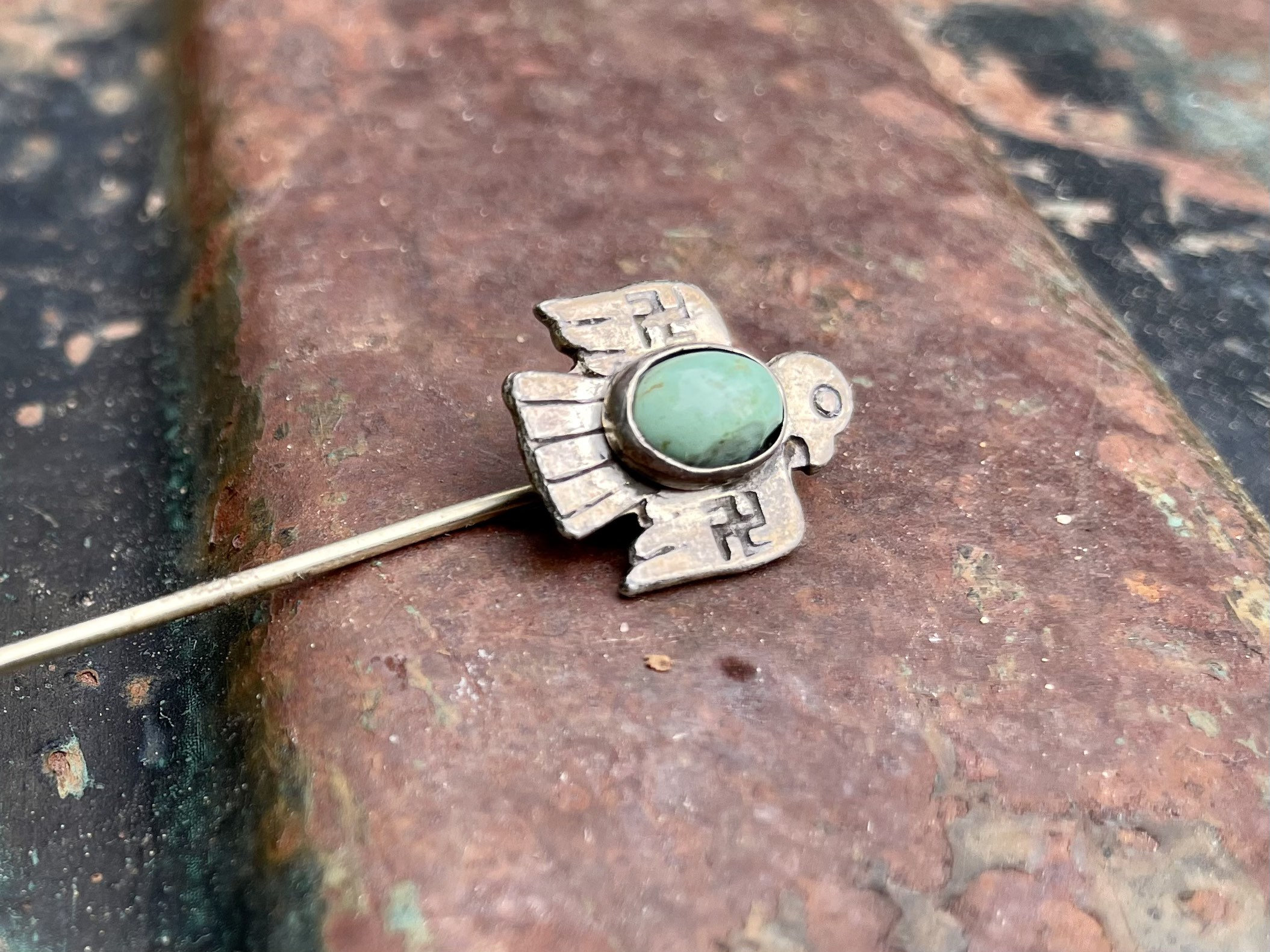 サンダーバード　vintageピン Fred Harvey Era Thunderbird Stick Pin Whirling Log Stamps