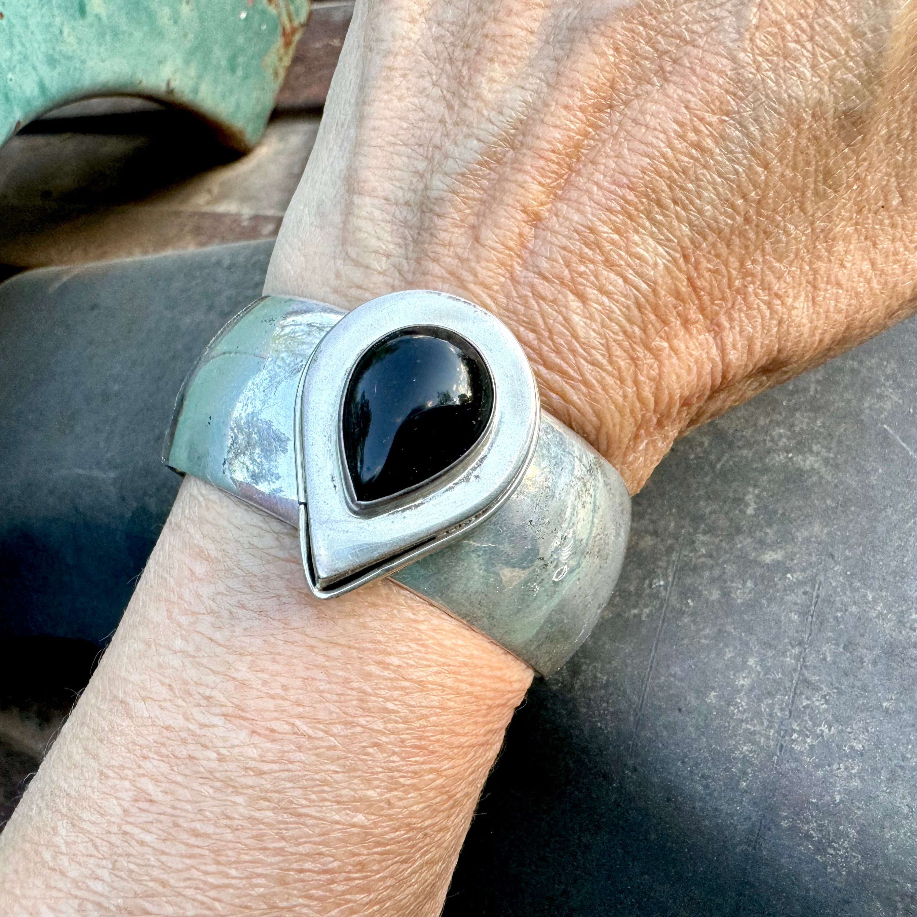 Extraordinary Vintage Native American Navajo Black Onyx Sterling Silver Bracelet Signed Extraordinary Vintage Native American Navajo Black Onyx Sterling Silver Bracelet Signed