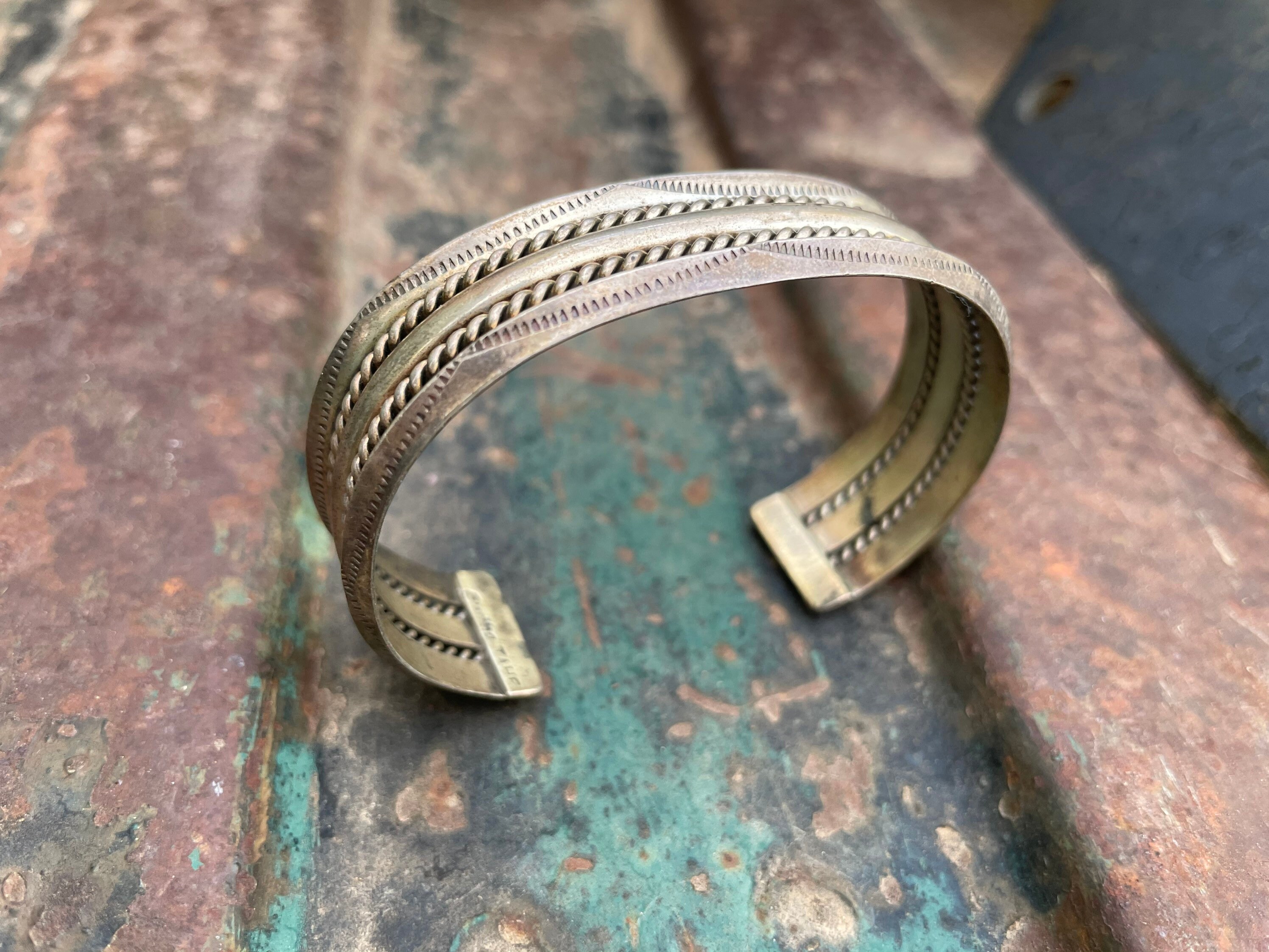 Half-Round WireCuff 1940～Vintage Navajo Half-Round WireCuff 1940～Vintage Navajo 33g Vintage Half