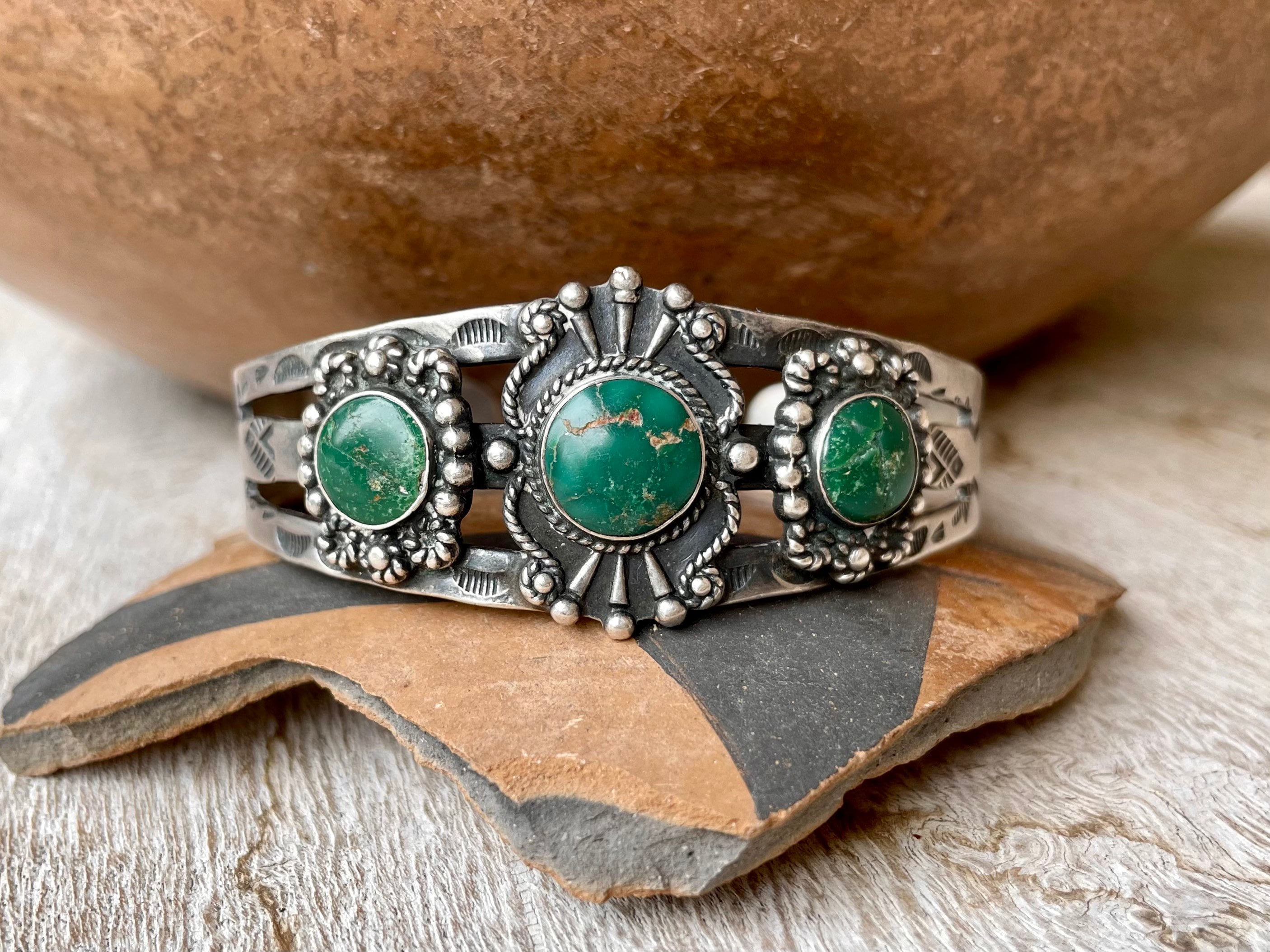 30g Fred Harvey Era Cerrillos Turquoise Bracelet (Cracked Stones), Vintage Native American Indian Jewelry Women, Old Pawn Cuff Southwestern 30g Fred Harvey Era Cerrillos Turquoise Bracelet (Cracked Stones), Vintage Native American Indian Jewelry Women, Old Pawn Cuff Southwestern