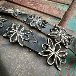 1970s Navajo Sandcast Silver and Black Leather Concho Belt Approx 30&quot; to 31&quot; Small Waist