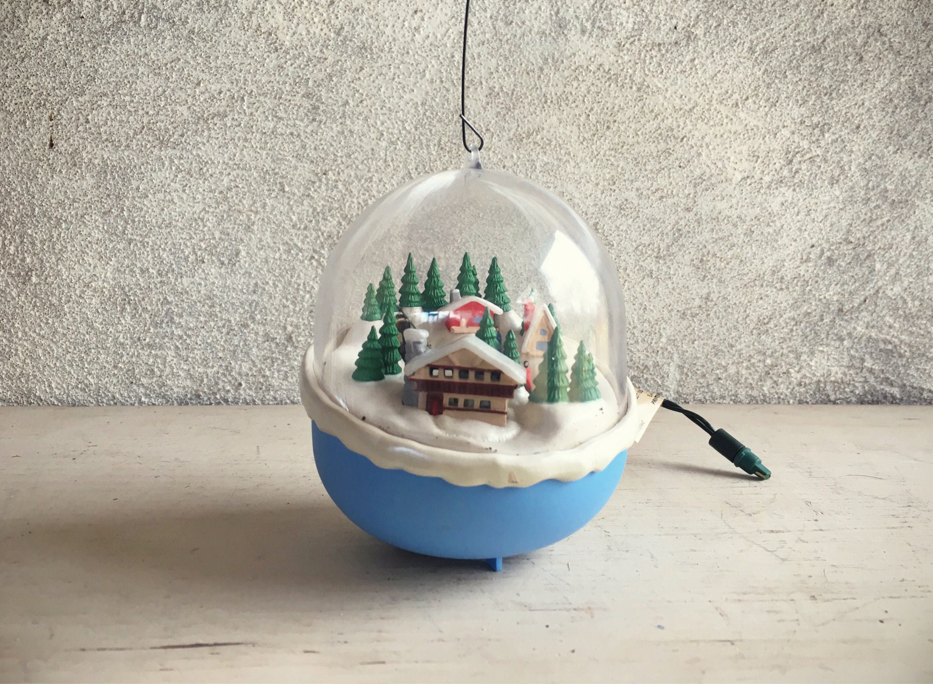 1991 Hallmark Ornament Ski Town Plug Christmas Light Ornament, Motion