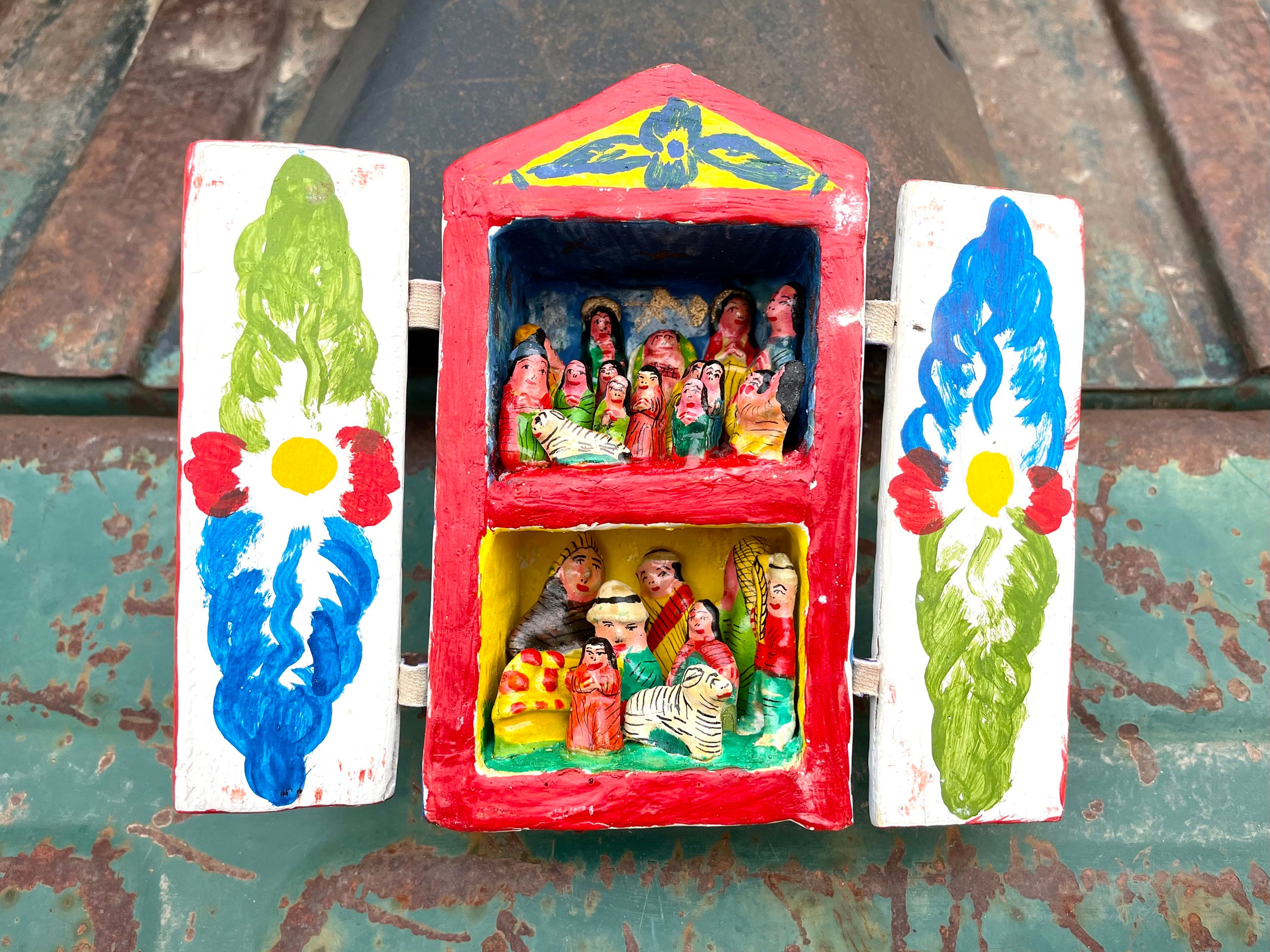 Very Small Vintage Peruvian Folk Art Retablo Ceramic Nativity Scene in ...