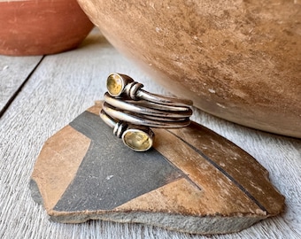 Vintage Sterling Silver Yellow Gemstone Wrapped Wire Ring Approx Size 9+, Modernist Style