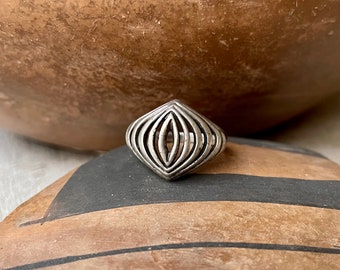 Vintage Small Sculptural Sterling Silver Ribbed Design Ring Size 7 by Kabana, Estate Jewelry