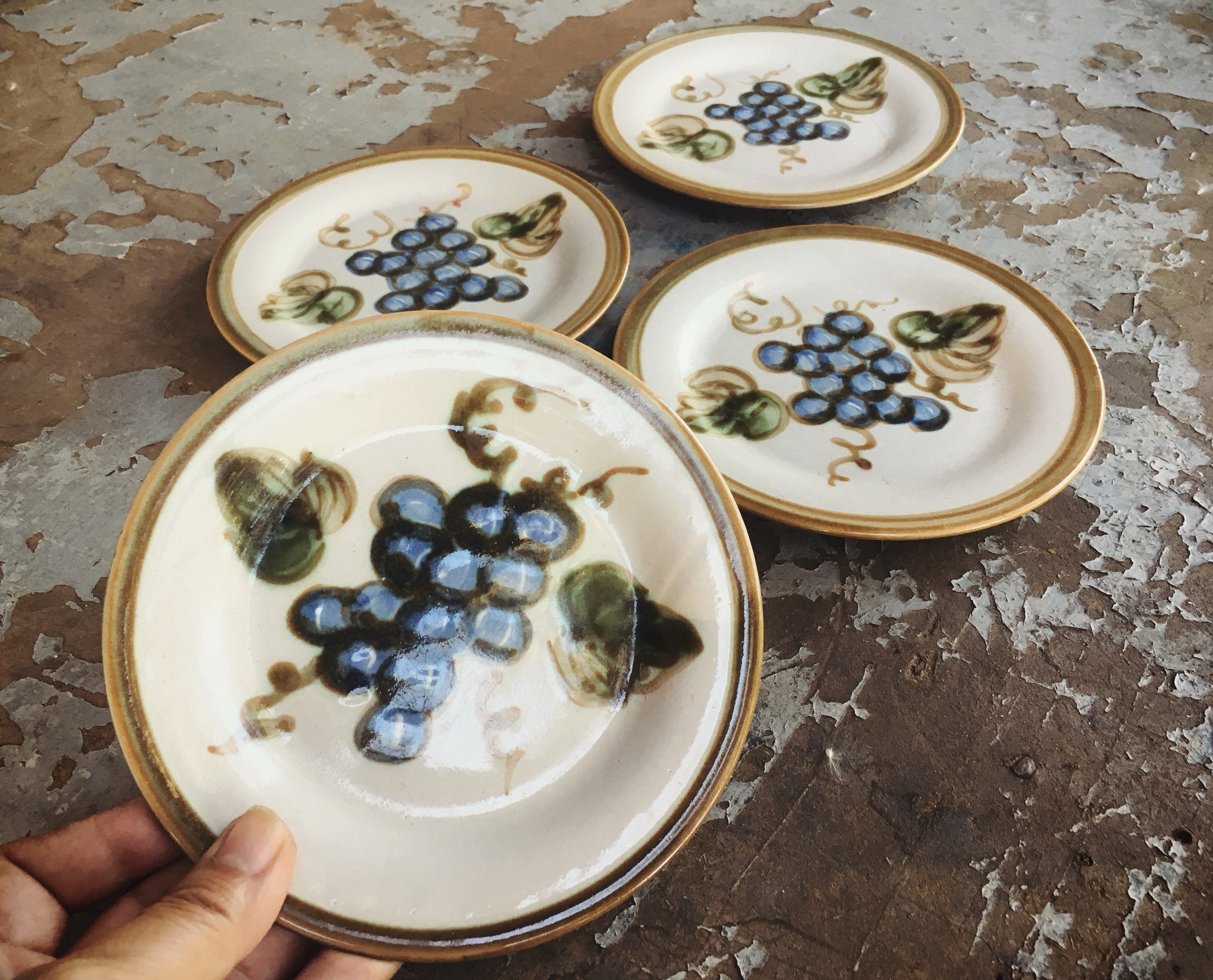 Rare Vintage Louisville Stoneware Harvest Grapes Souffle or 