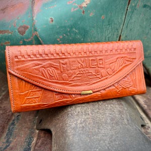 Cartera plegable vintage Yeo de piel repujada, con la palabra MÉXICO en relieve, cierre a presión, sin usar