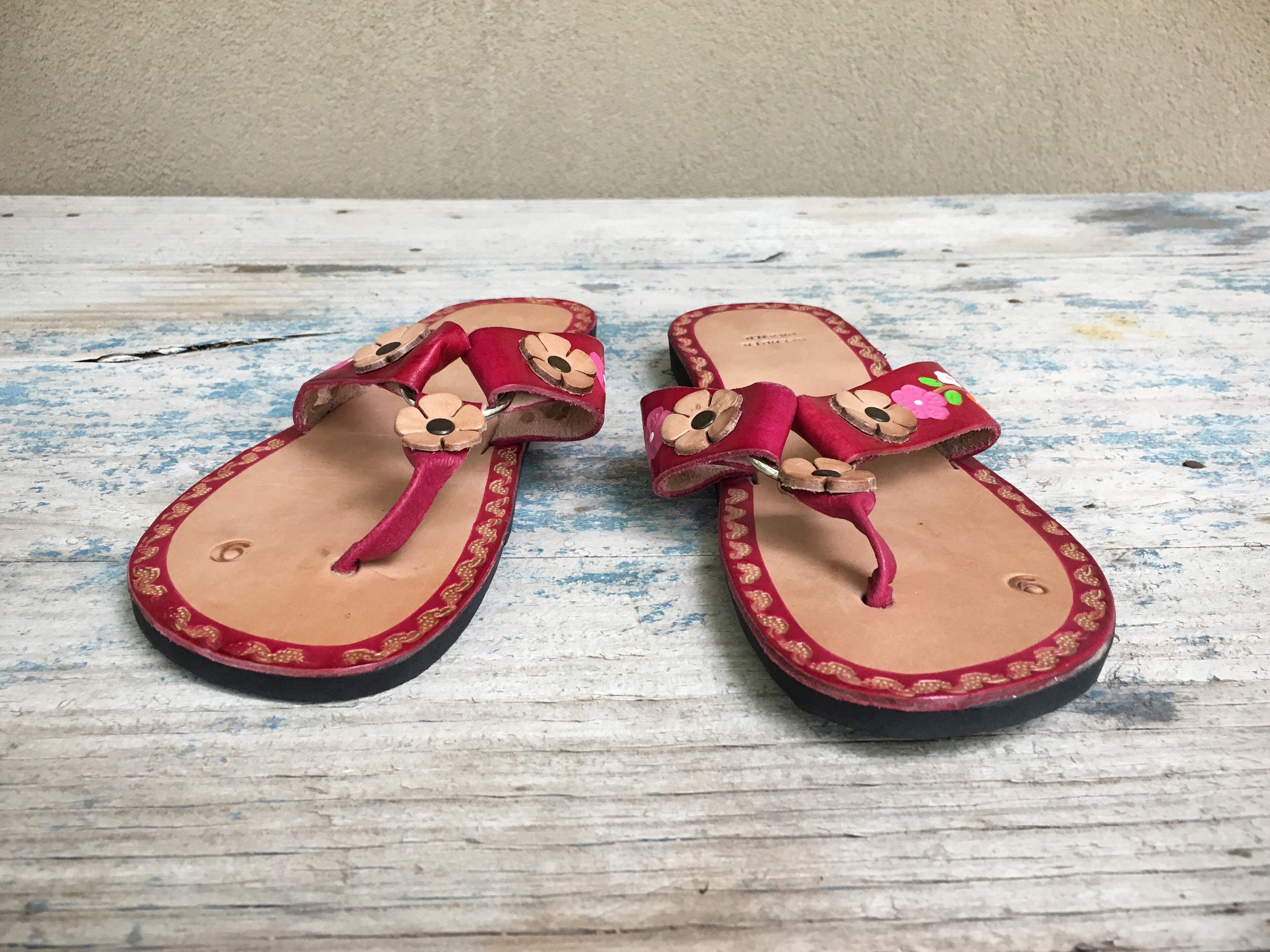 Vintage Women s size 9 fits like 8 tooled leather sandals dead