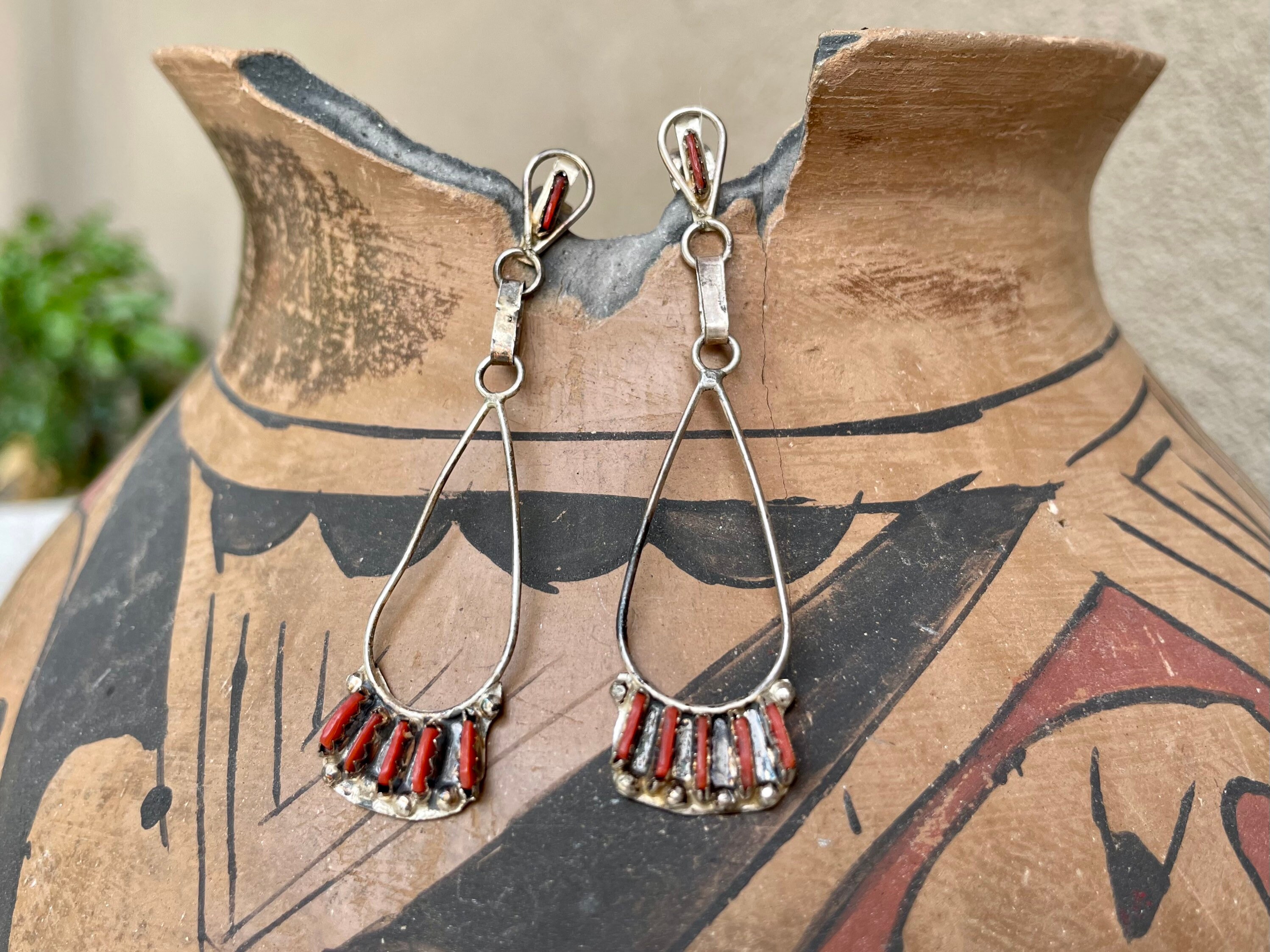 Exquisite Zuni Coral Needlepoint Sterling Silver Bracelet Native American Exquisite Zuni Coral Needlepoint Sterling Silver Bracelet Native American