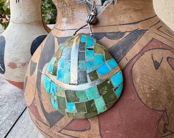 Vintage Kewa Turquoise Inlaid Spiny Oyster Shell Pendant Removable