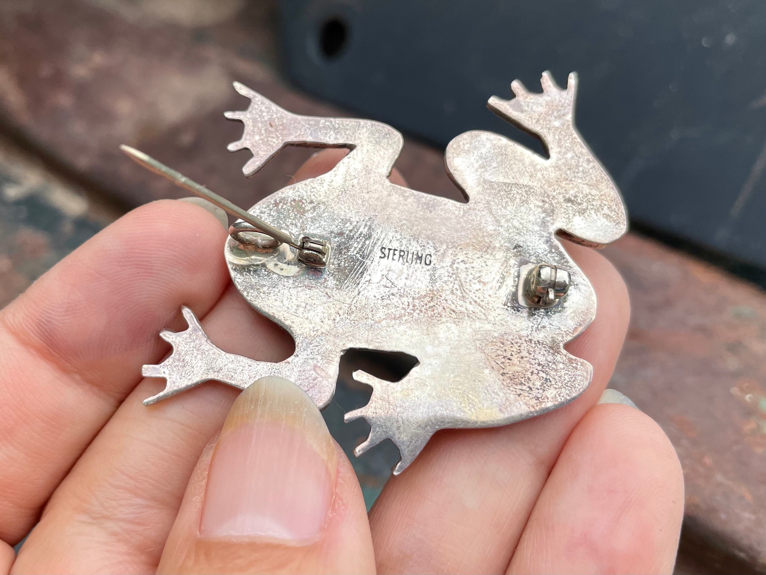 Fabulous Toad Native American Navajo Mother Of Pearl Sterling Silver Frog Pin Fabulous Toad Native American Navajo Mother Of Pearl Sterling Silver Frog Pin