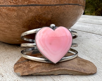 Navajo Chimney Butte Sterling Silver Pink Conch Heart Bracelet Size 6.25 (Small Gap)