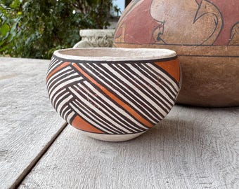 Vintage Acoma Pot Jar Small Approx 2.25" Tall Signed Lori Garcia, Native American Indian Art