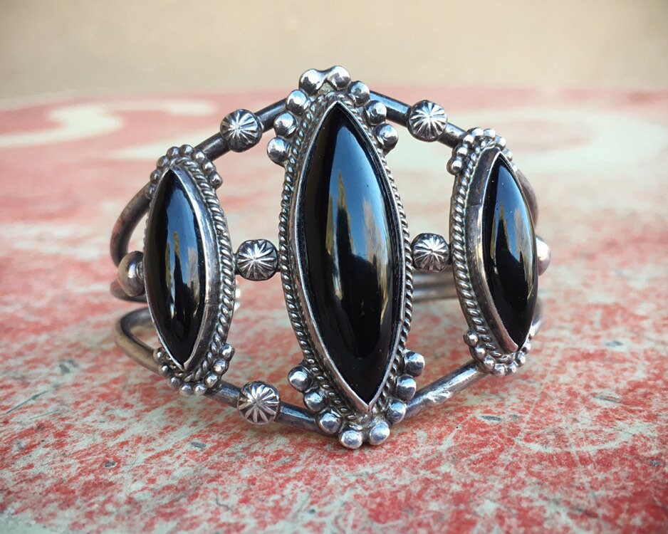 Unique Vintage Native American Navajo Jet Sterling Silver Bracelet Unique Vintage Native American Navajo Jet Sterling Silver Bracelet