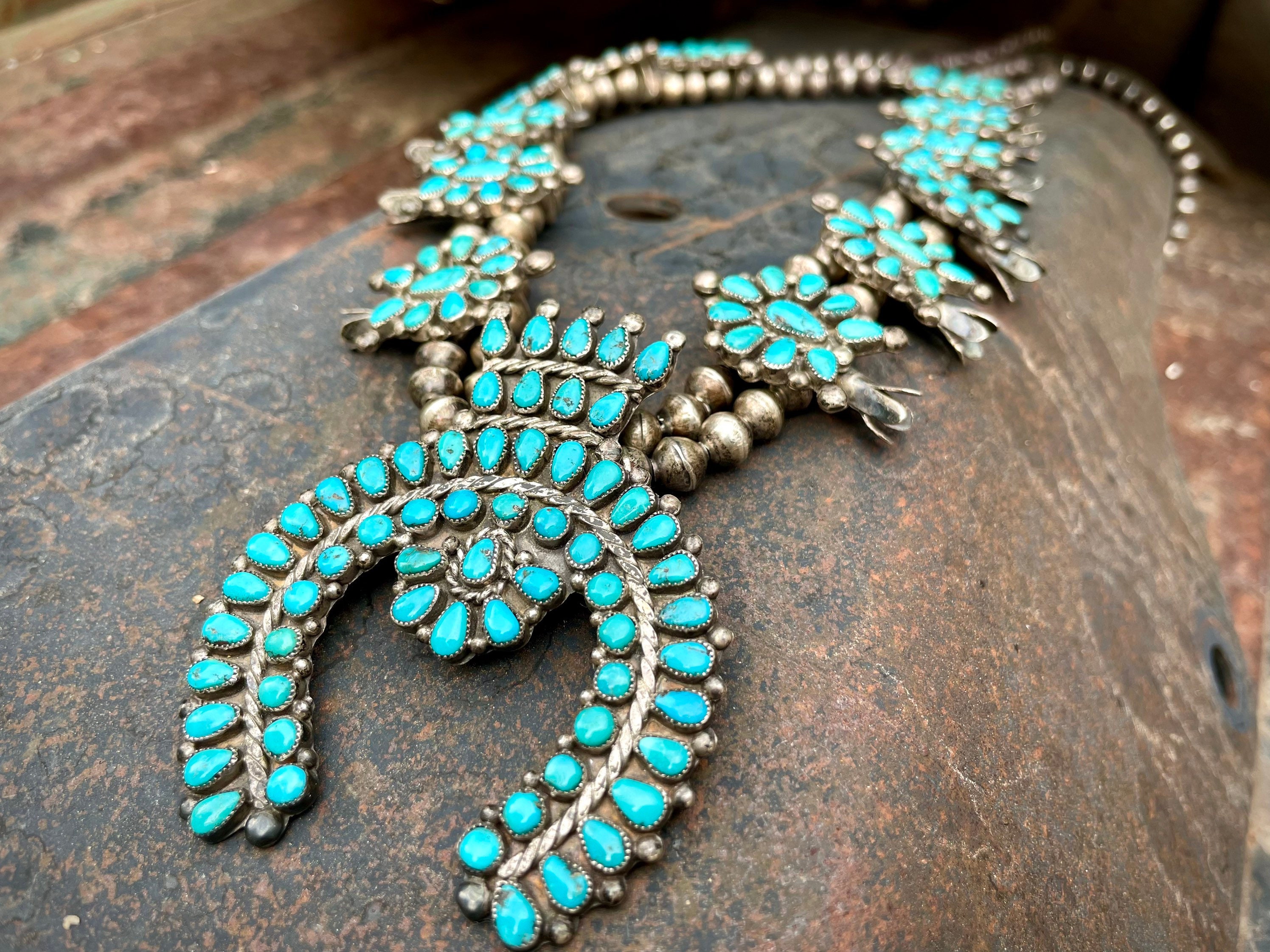 18-stone Kingman Turquoise Navajo Squash-blossom Necklace (with Matching  Earrings) By Augustine SOLD!#2109 | Native American Squash Blossom |  suturasonline.com.br