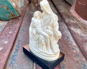 Vintage G. Ruggeri Alabaster-Like Figurine Mary and Jesus after Crucifixion, Small La Pieta