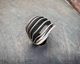Navajo Sterling Silver Sculptural Ring Approx Size 6.75, Modernist Native American Jewelry