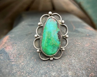Vintage Size 6 Green Turquoise Navajo Ring Oval Shaped Stone w/ Silver Border, Native American