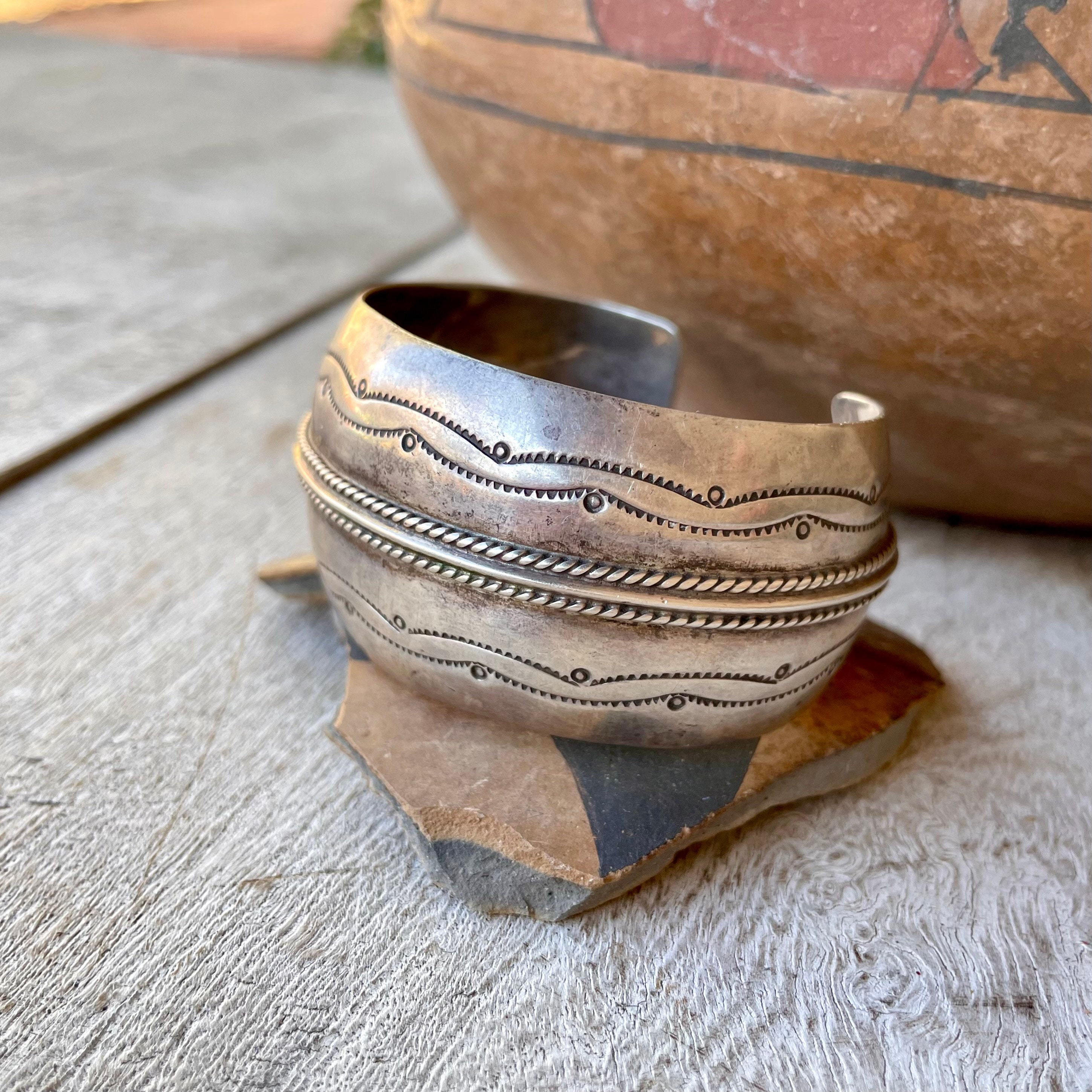 Pottery Family!! Vintage Sterling Silver Detailed Bracelet Cuff Pottery Family!! Vintage Sterling Silver Detailed Bracelet Cuff