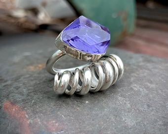 19g Amethyst Spiral Sterling Silver Ring by Designer Lilly Barrack, 1990s Modernist Estate Jewelry