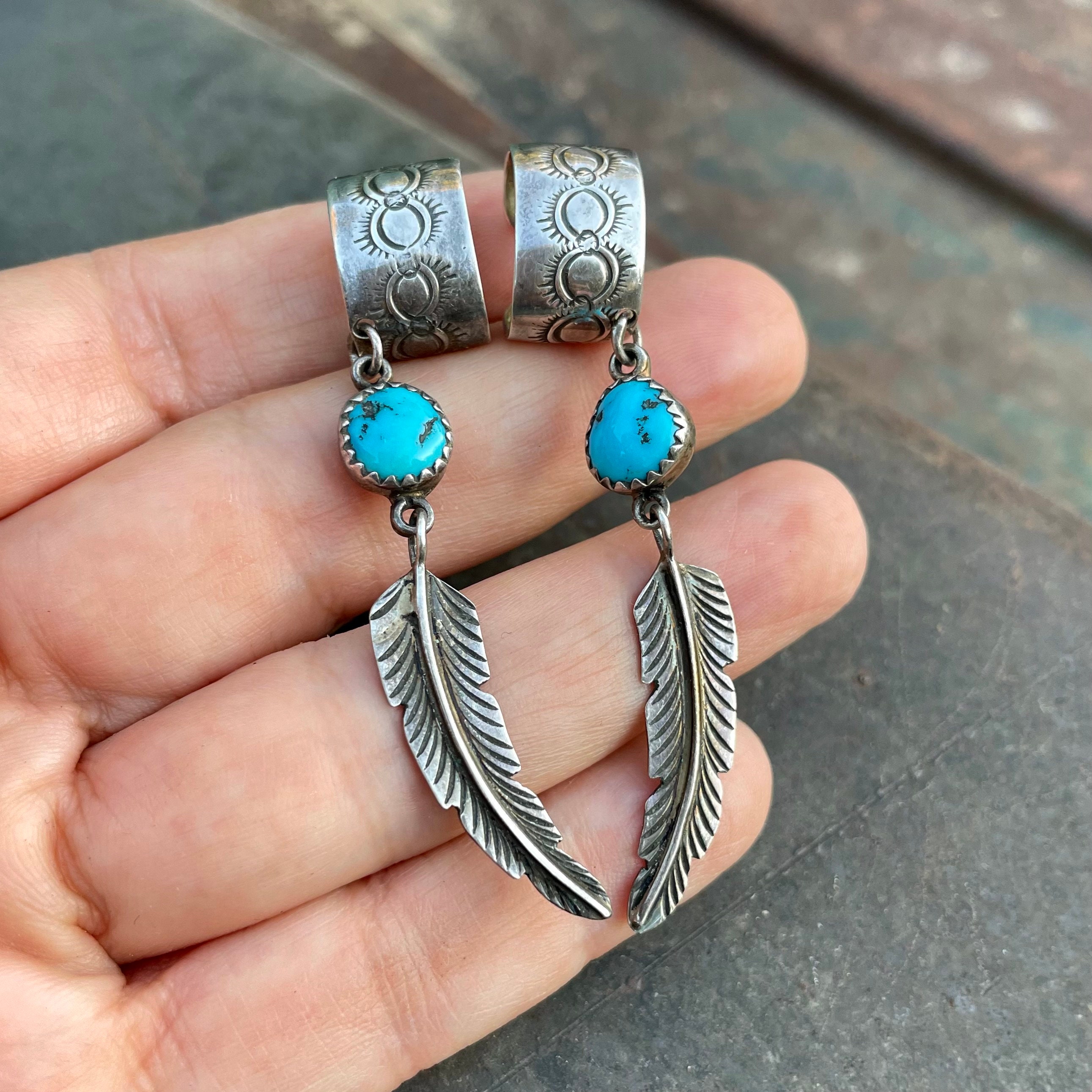 Very Rare Vintage Native American Navajo 'Graduating Turquoise' Sterling Silver Necklace Very Rare Vintage Native American Navajo 'Graduating Turquoise' Sterling Silver Necklace