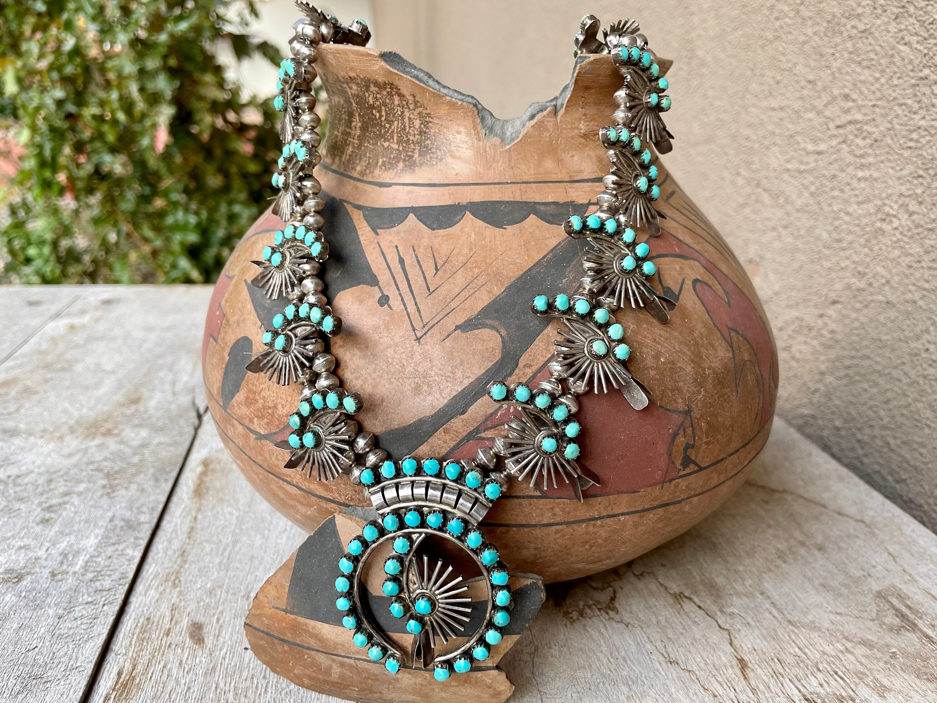The Best Vintage Navajo 'Snake Eye Turquoise' Squash Blossom Native American Jewelry Silver Necklace The Best Vintage Navajo 'Snake Eye Turquoise' Squash Blossom Native American Jewelry Silver Necklace