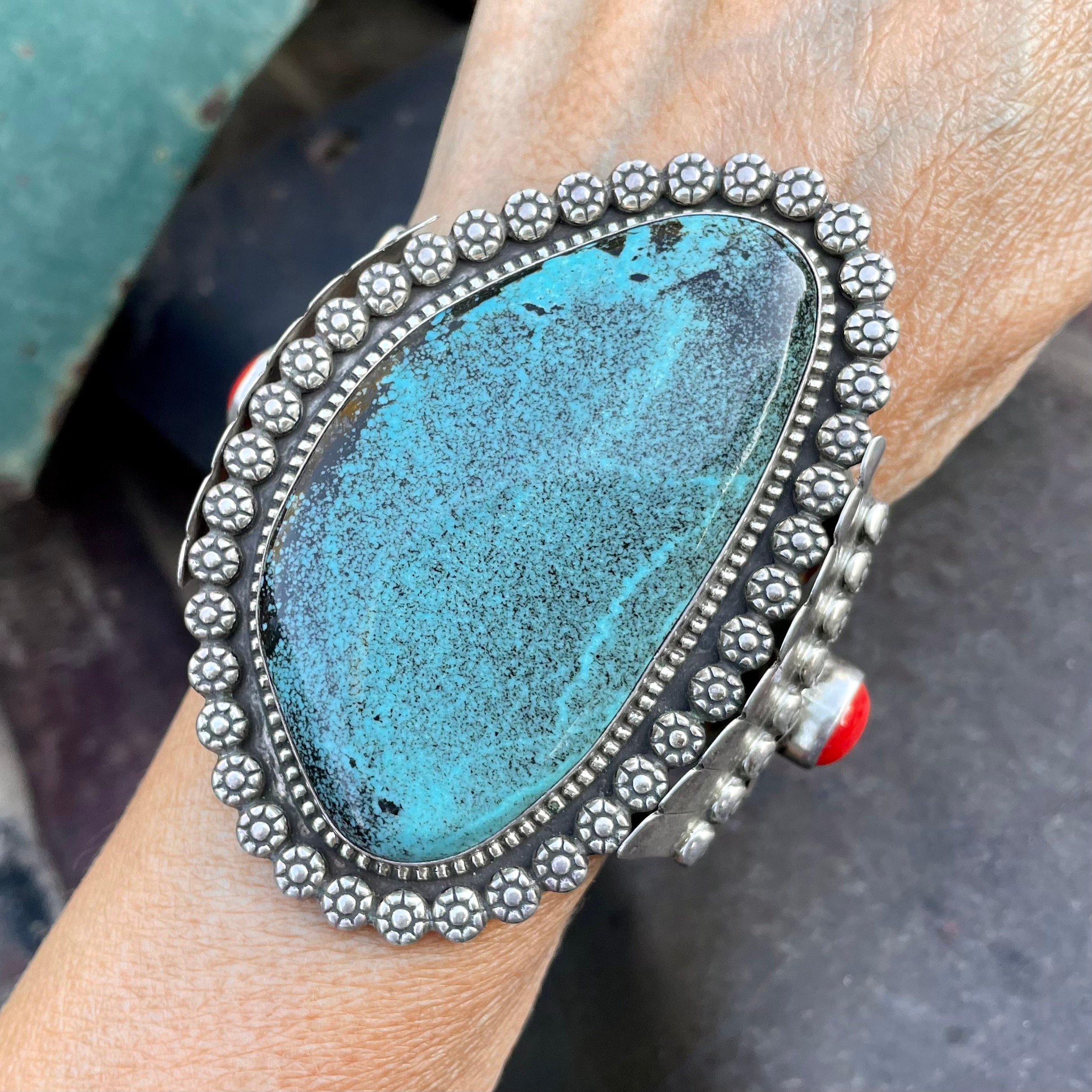 Huge Vintage Native American Navajo Teardrop Spiderweb Green Turquoise Sterling Silver Bracelet Huge Vintage Native American Navajo Teardrop Spiderweb Green Turquoise Sterling Silver Bracelet
