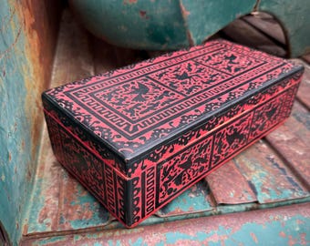 Mexican Red Lacquer Painted Wood Box Olinala, Fantasia Animal Style