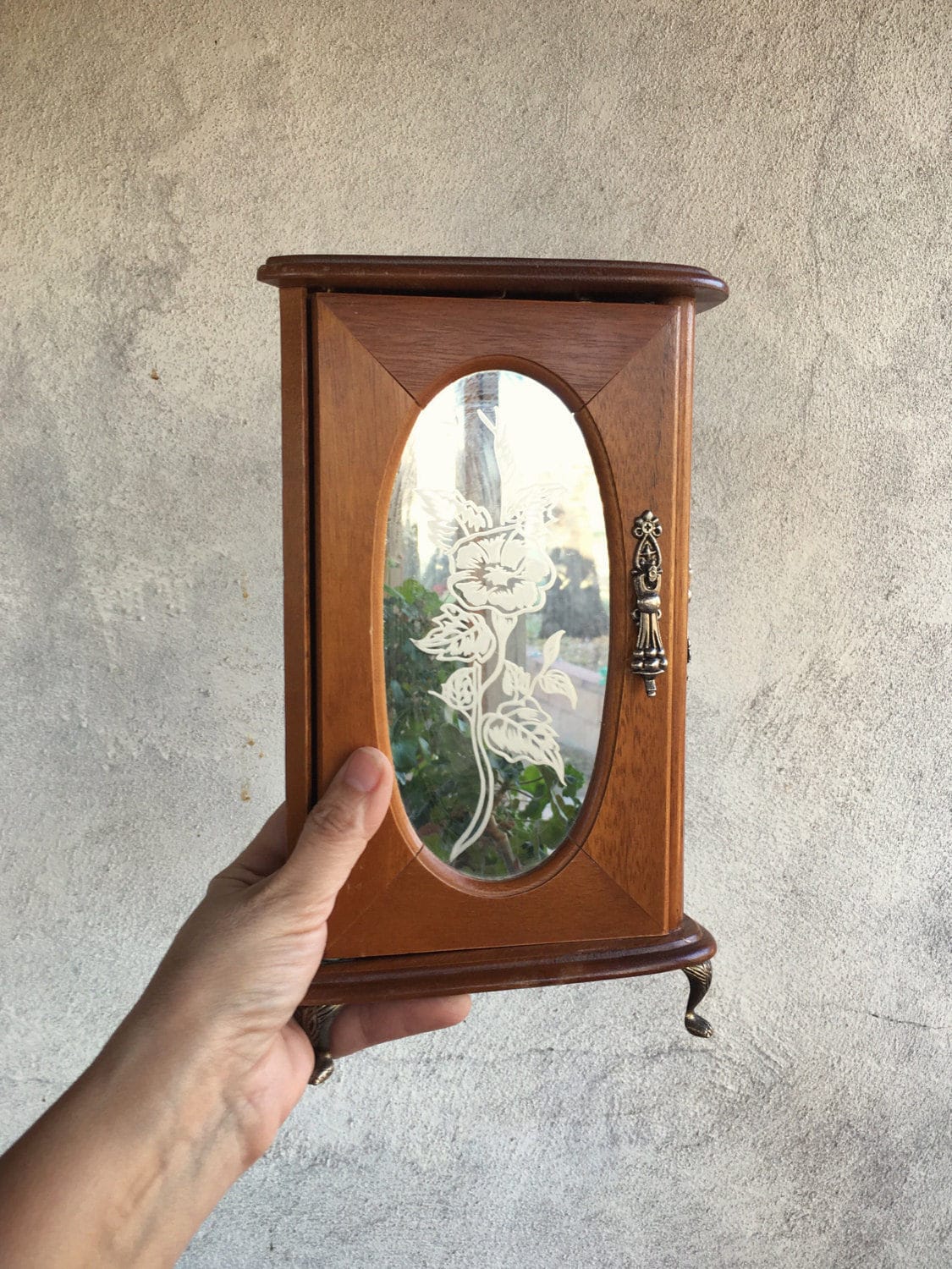 Mini armoire 2024 jewelry box