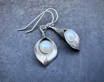 Vintage Sterling Silver Pearl Earrings Jack-in-the-Pulpit Flower Shape, Made in Israel