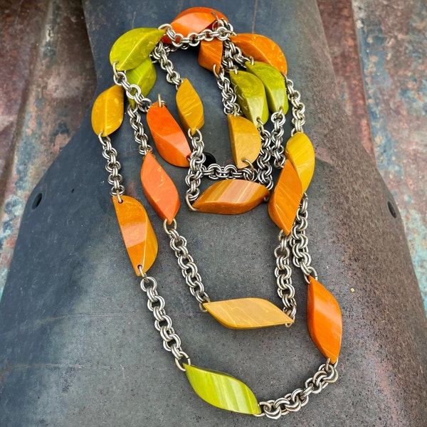 Vintage Bakelite Wedge Necklace Approx 60" in Autumn Tones Rust Green Pumpkin with Silver Tone Chain, Extra Long 1940s Jewelry, Retro Outfit